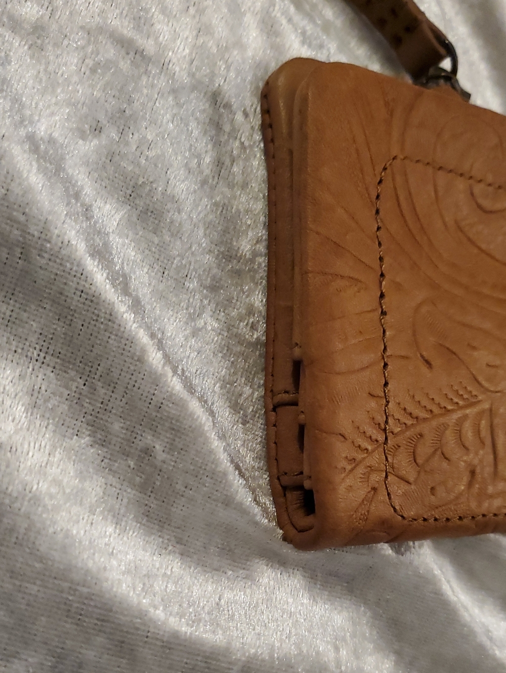Classic Embossed Genuine Leather Wallet - Tan NWOT - Picture 5 of 17